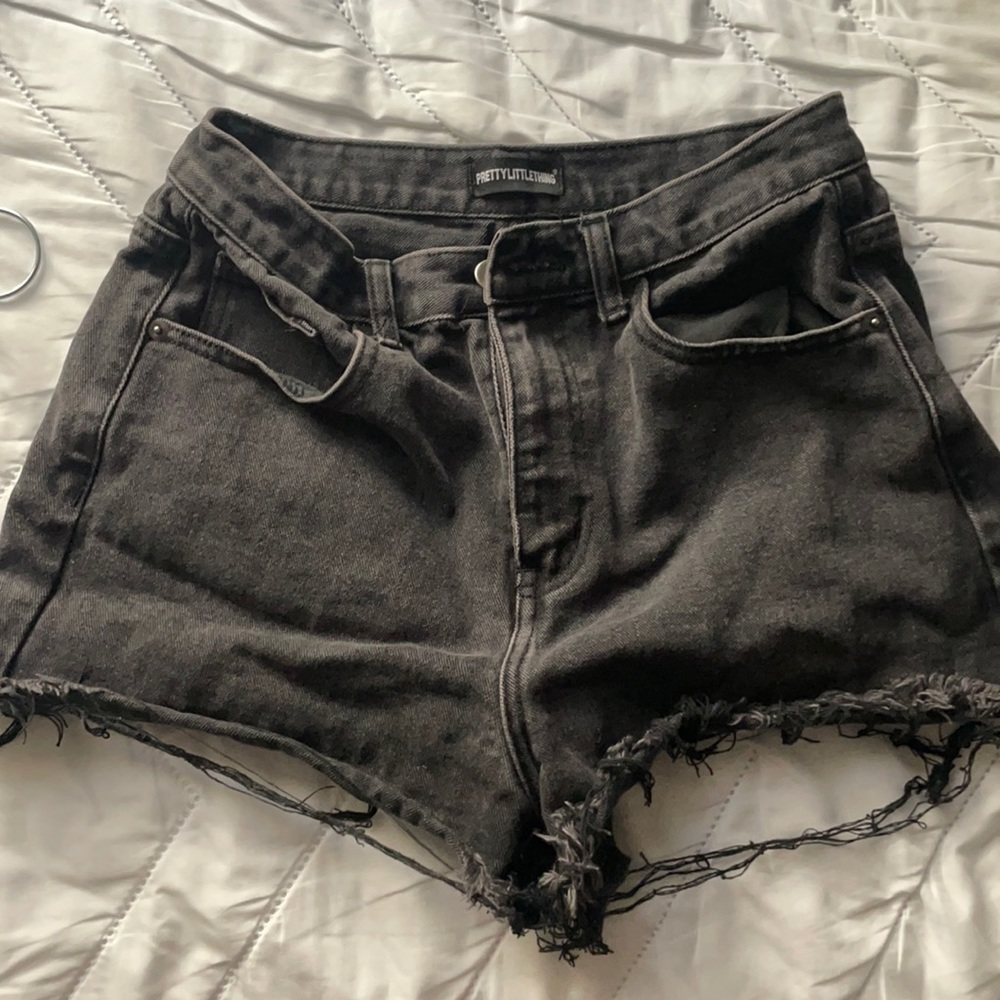PRETTY LITTLE THING DENIM SHORTS BLACK JEAN SHORT